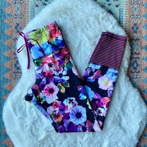 Old Navy compression floral striped leggings comfy workout pant athletic wear M